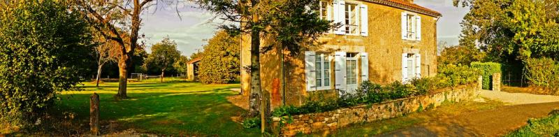 photo 2 Owner direct vacation rental Fontenay-le-Comte gite Pays de la Loire Vende View of the property from outside