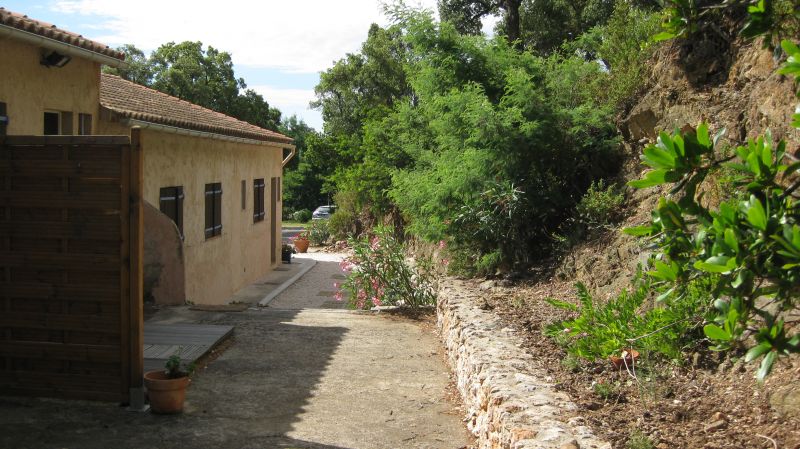 photo 12 Owner direct vacation rental Cavalaire-sur-Mer appartement Provence-Alpes-Cte d'Azur Var View of the property from outside