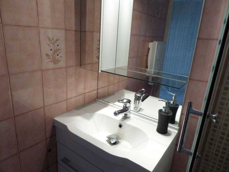 photo 10 Owner direct vacation rental Srignan Plage appartement Languedoc-Roussillon Hrault bathroom