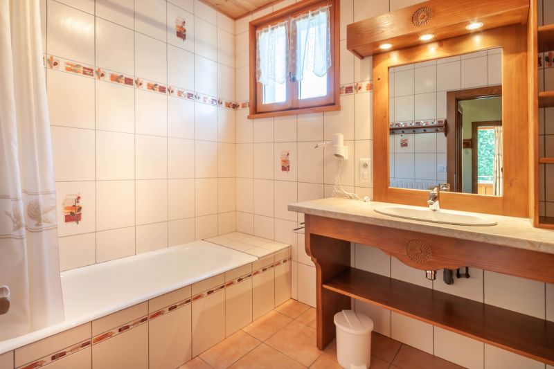 photo 6 Owner direct vacation rental Morzine appartement Rhone-Alps Haute-Savoie bathroom