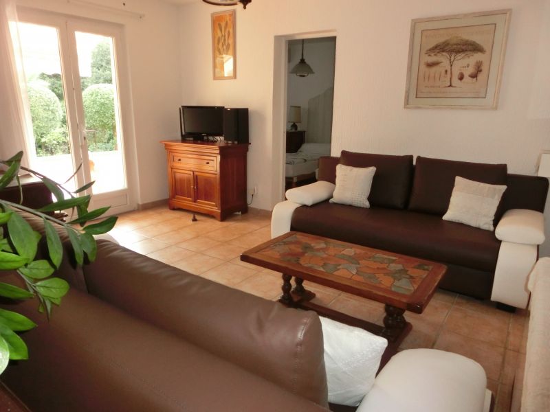 photo 7 Owner direct vacation rental Saint Tropez appartement Provence-Alpes-Cte d'Azur Var Living room