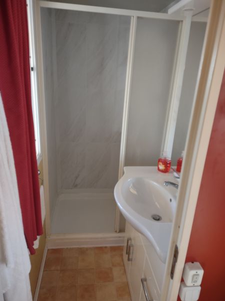 photo 7 Owner direct vacation rental Viareggio mobilhome Tuscany Lucca Province Half bath