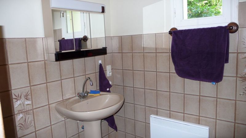 photo 11 Owner direct vacation rental Fouesnant maison Brittany Finistre Half bath