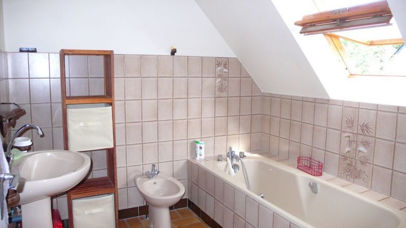 photo 10 Owner direct vacation rental Fouesnant maison Brittany Finistre bathroom