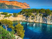 Cassis vacation rentals: studio # 128097