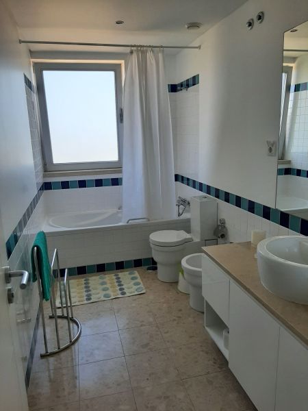 photo 12 Owner direct vacation rental Quarteira appartement Algarve  bathroom