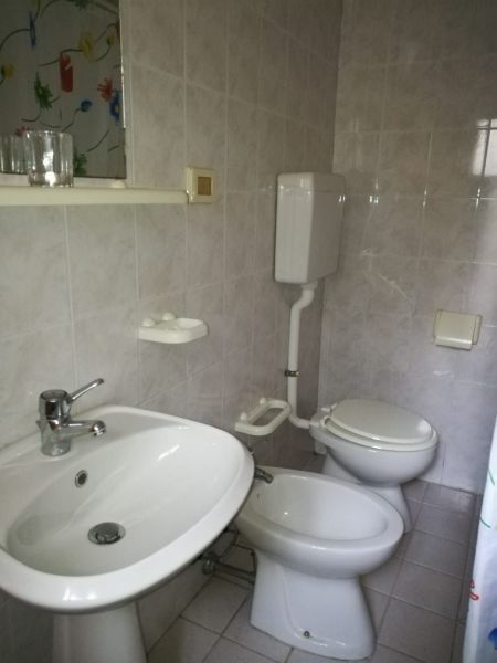 photo 9 Owner direct vacation rental Roseto degli Abruzzi appartement Abruzzo Teramo Province bathroom 2