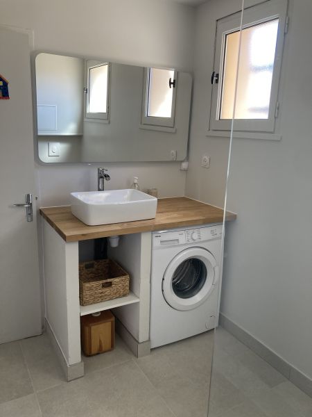 photo 15 Owner direct vacation rental Bandol appartement   bathroom