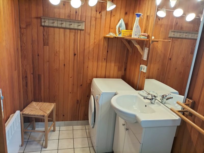 photo 20 Owner direct vacation rental Noyant chalet Pays de la Loire Maine et Loire Half bath