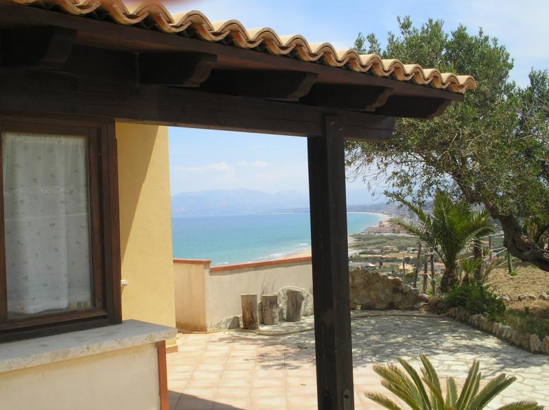 photo 11 Owner direct vacation rental Castellammare del Golfo appartement Sicily Trapani Province View of the property from outside