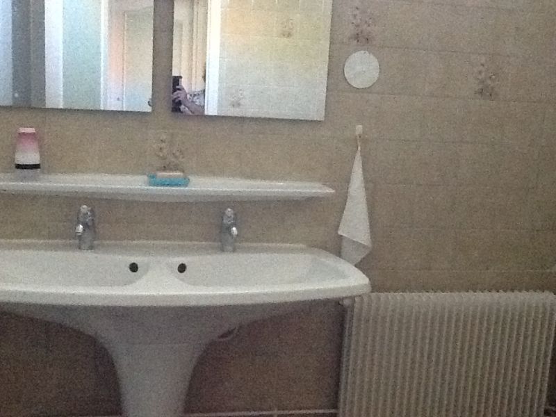 photo 16 Owner direct vacation rental Coulommiers gite Ile-de-France Seine-et-Marne bathroom