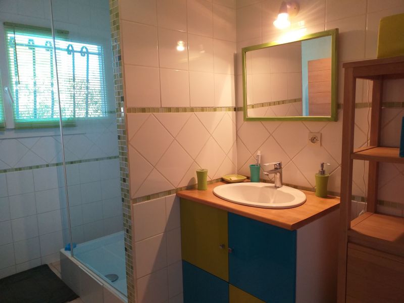 photo 16 Owner direct vacation rental Vic la Gardiole villa Languedoc-Roussillon Hrault bathroom