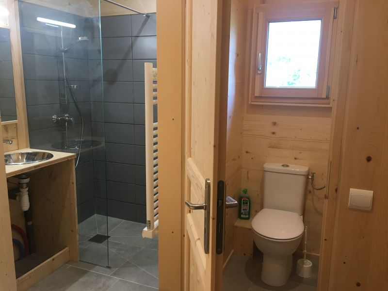 photo 9 Owner direct vacation rental Samons studio Rhone-Alps Haute-Savoie Bathroom w/toilet only