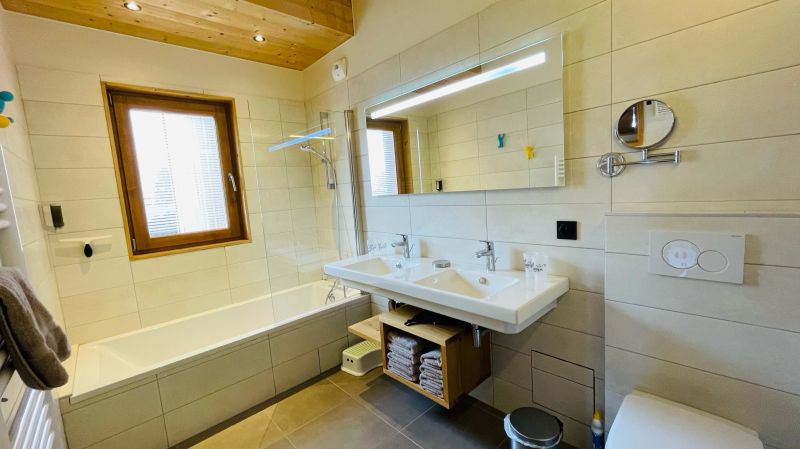 photo 13 Owner direct vacation rental Morzine appartement Rhone-Alps Haute-Savoie bathroom