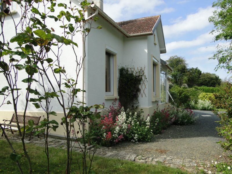 photo 1 Owner direct vacation rental Saint-Laurent-sur-Mer gite Basse-Normandie Calvados View of the property from outside