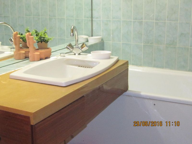 photo 13 Owner direct vacation rental Cassis appartement Provence-Alpes-Cte d'Azur Bouches du Rhne bathroom