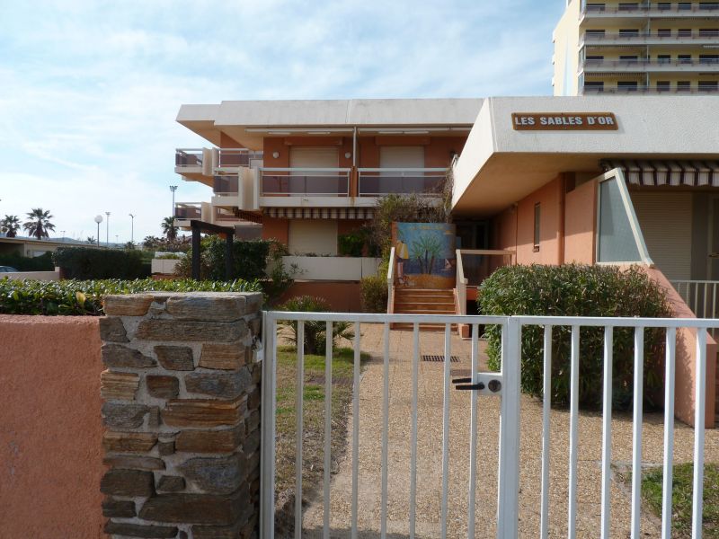 photo 6 Owner direct vacation rental Le Lavandou studio Provence-Alpes-Cte d'Azur Var View of the property from outside