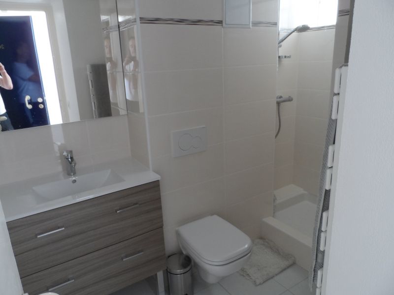 photo 5 Owner direct vacation rental Le Lavandou appartement Provence-Alpes-Cte d'Azur Var bathroom