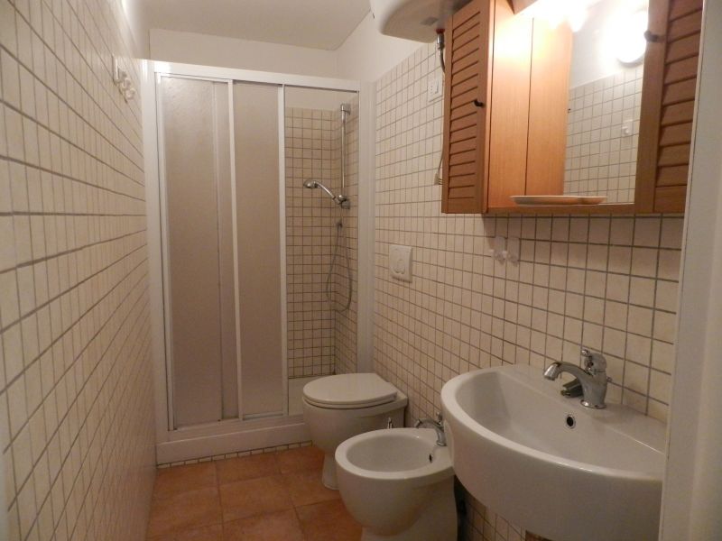 photo 10 Owner direct vacation rental Castagneto Carducci maison Tuscany Livorno Province bathroom 2