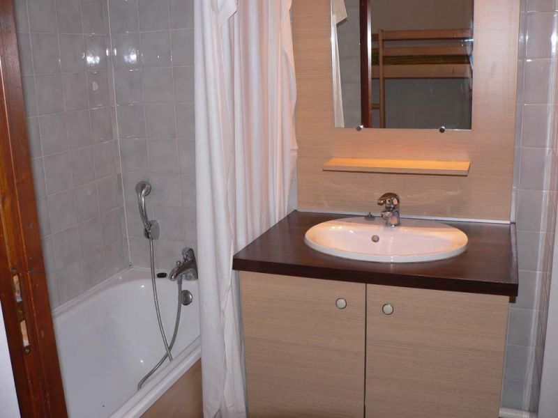 photo 16 Owner direct vacation rental Brides Les Bains studio Rhone-Alps Savoie bathroom