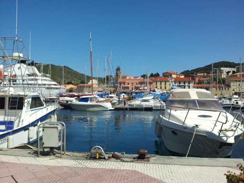 photo 15 Owner direct vacation rental Port Vendres appartement Languedoc-Roussillon Pyrnes-Orientales View of the property from outside