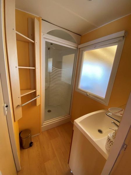 photo 5 Owner direct vacation rental Hyres mobilhome   Half bath