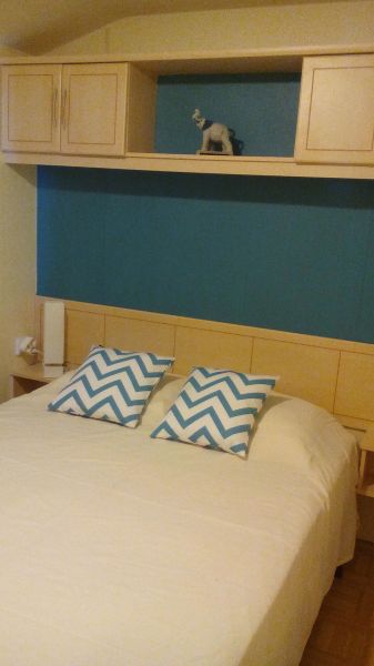 photo 3 Owner direct vacation rental Les Mathes mobilhome Poitou-Charentes Charente-Maritime bedroom 1