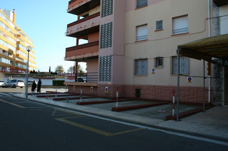 photo 13 Owner direct vacation rental Rosas appartement Catalonia Girona (province of) Parking