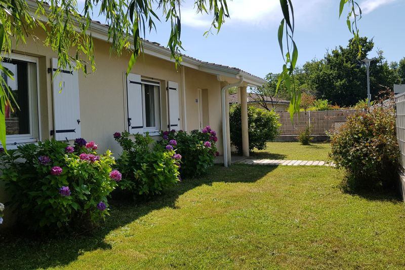 photo 0 Owner direct vacation rental Ares maison Aquitaine Gironde Garden
