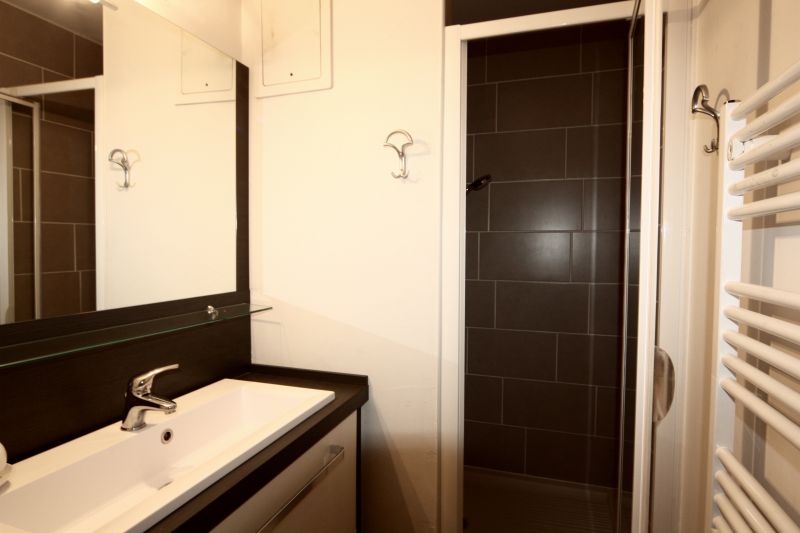 photo 6 Owner direct vacation rental Les 2 Alpes appartement Rhone-Alps Isre bathroom