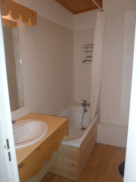 photo 6 Owner direct vacation rental Risoul 1850 appartement Provence-Alpes-Cte d'Azur  bathroom 2