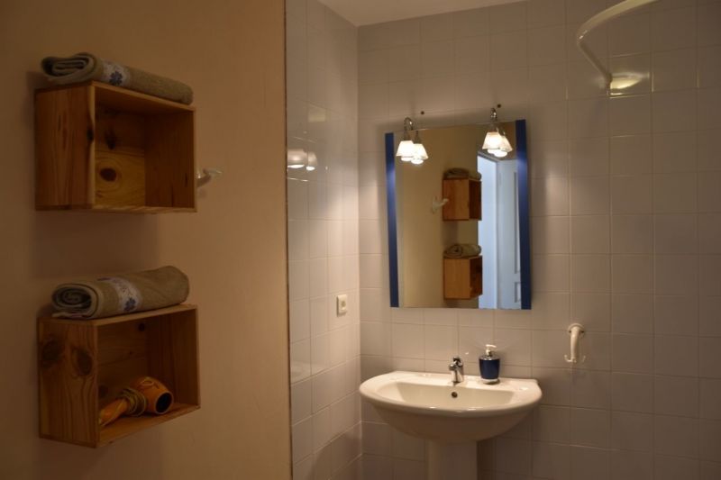 photo 9 Owner direct vacation rental Bergerac gite Aquitaine Dordogne Half bath