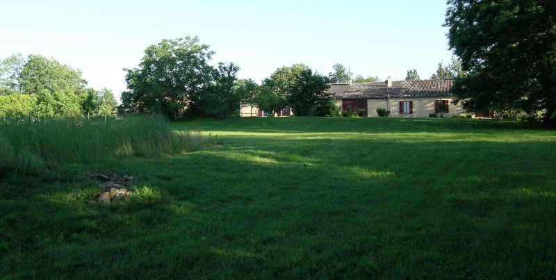 photo 13 Owner direct vacation rental Bergerac gite Aquitaine Dordogne View of the property from outside