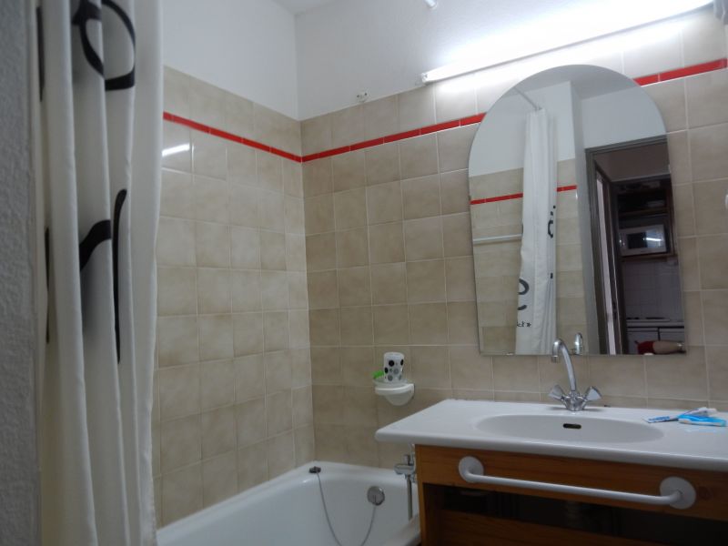 photo 14 Owner direct vacation rental Tignes studio Rhone-Alps Savoie bathroom