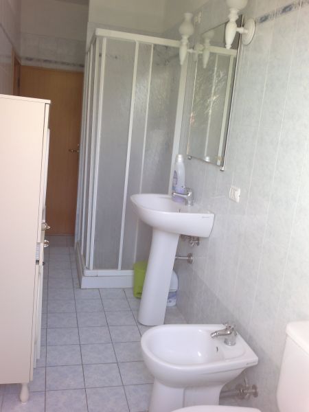 photo 9 Owner direct vacation rental San Vincenzo appartement Tuscany Livorno Province bathroom