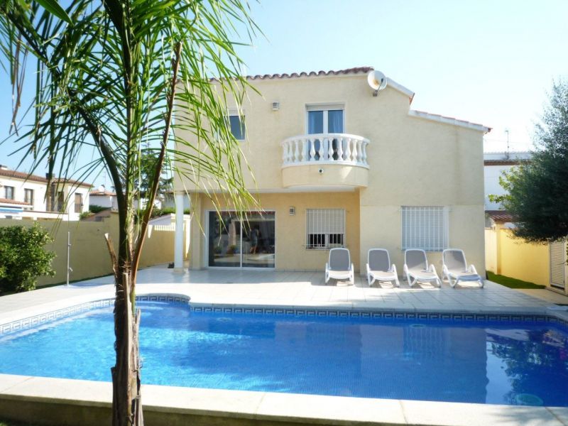 photo 0 Owner direct vacation rental Empuriabrava villa   View of the property from outside
