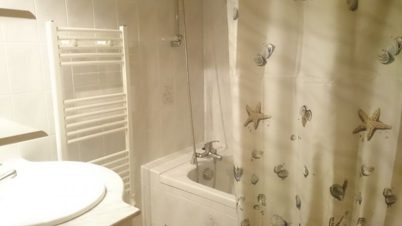 photo 9 Owner direct vacation rental Audierne gite Brittany Finistre bathroom
