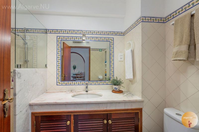 photo 6 Owner direct vacation rental Carvoeiro appartement Algarve  bathroom