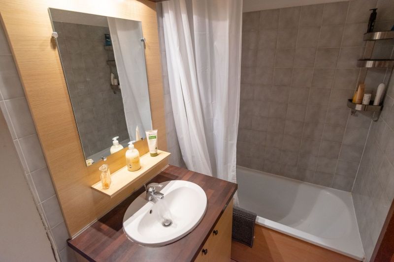 photo 12 Owner direct vacation rental Brides Les Bains studio Rhone-Alps Savoie bathroom