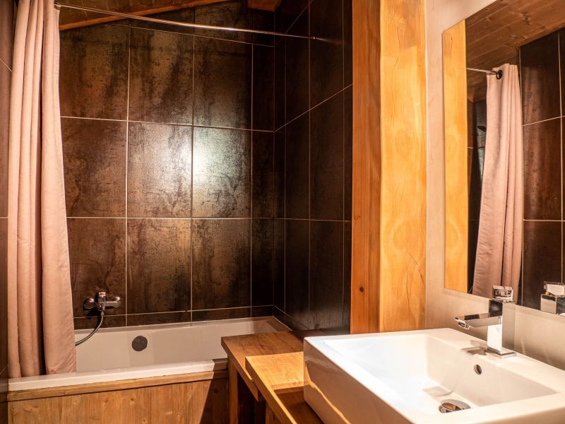 photo 19 Owner direct vacation rental Chamonix Mont-Blanc appartement Rhone-Alps Haute-Savoie bathroom