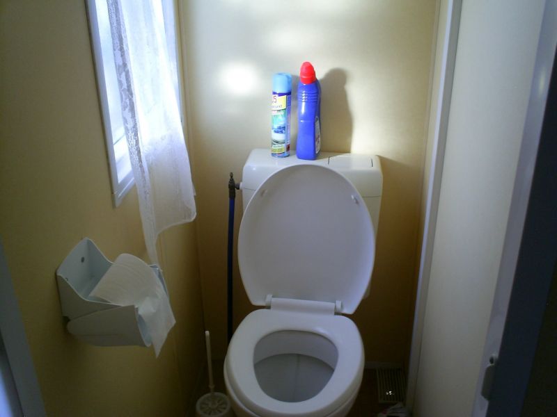 photo 9 Owner direct vacation rental La Cotinire mobilhome Poitou-Charentes Charente-Maritime Bathroom w/toilet only