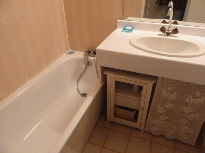 photo 6 Owner direct vacation rental Saint Martin de R appartement Poitou-Charentes Charente-Maritime bathroom