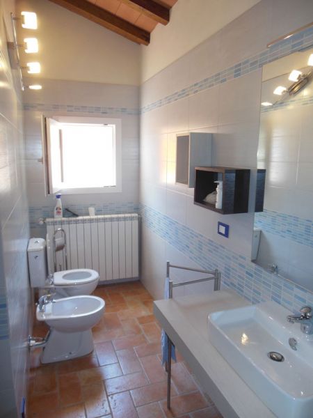 photo 8 Owner direct vacation rental Rio Marina maison Tuscany Elba Island bathroom 1