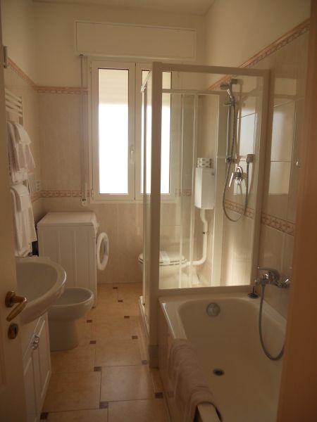 photo 4 Owner direct vacation rental Diano Marina appartement Liguria Imperia Province bathroom