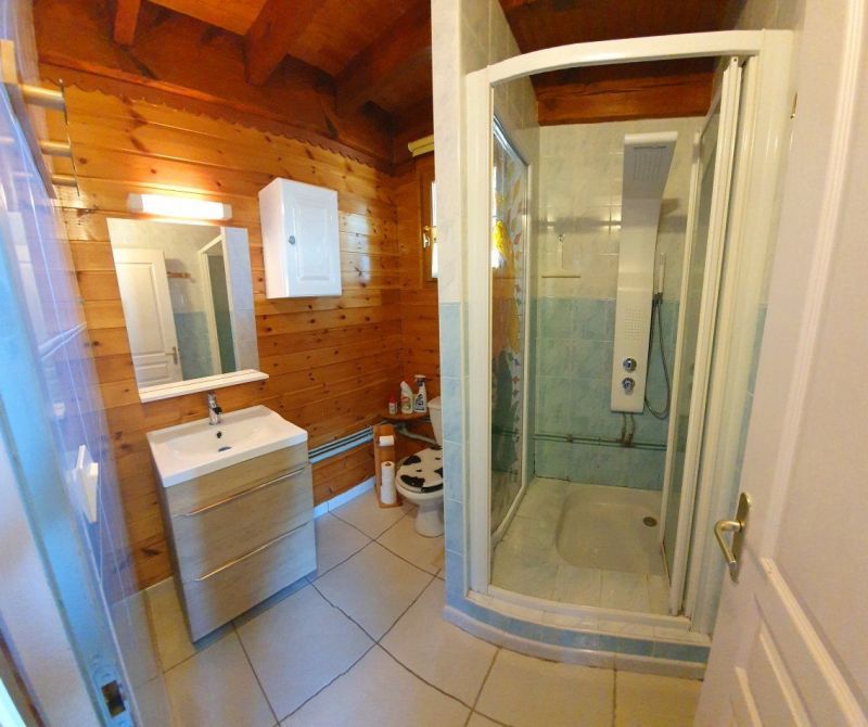 photo 17 Owner direct vacation rental Les Angles chalet Languedoc-Roussillon Pyrnes-Orientales bathroom