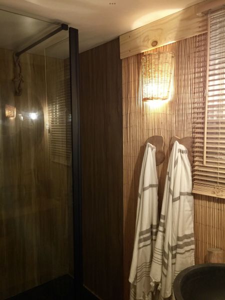 photo 25 Owner direct vacation rental Saint Tropez mobilhome Provence-Alpes-Cte d'Azur Var bathroom