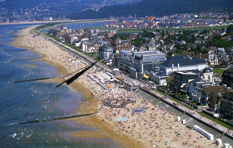 photo 1 Owner direct vacation rental Cabourg appartement Basse-Normandie Calvados View of the property from outside