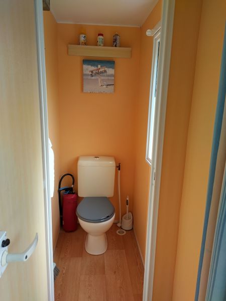 photo 8 Owner direct vacation rental La Cotinire mobilhome Poitou-Charentes Charente-Maritime Bathroom w/toilet only