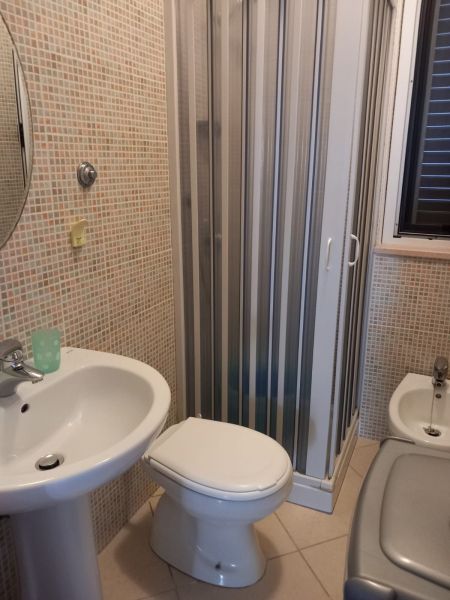 photo 7 Owner direct vacation rental Gargano appartement Puglia Foggia Province bathroom