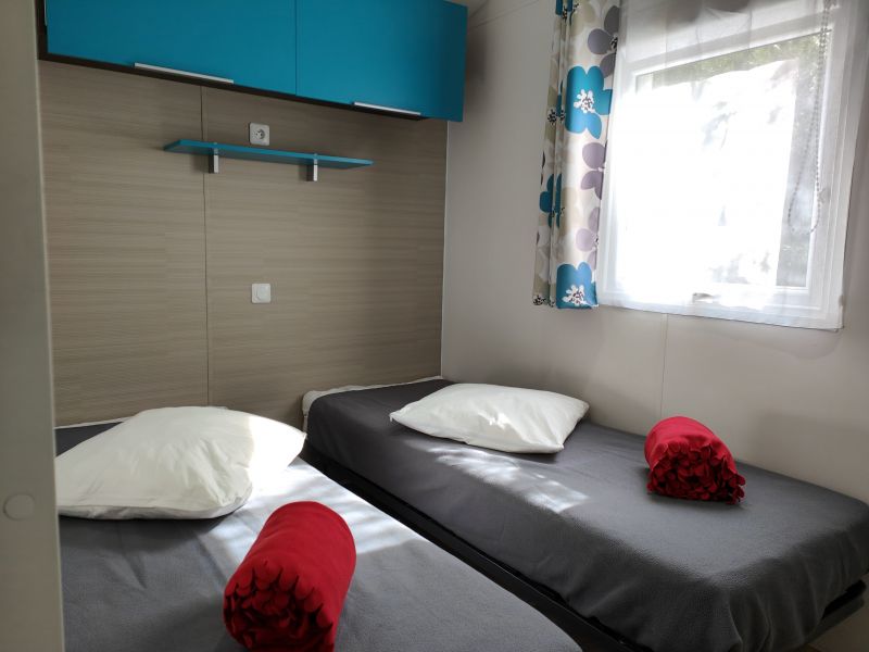 photo 4 Owner direct vacation rental Biscarrosse mobilhome Aquitaine Landes bedroom 2